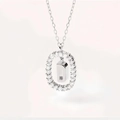 Collana in argento con pendente lettera D e alone ovale di zirconi lucenti - Stile ciondolo lettera D ovale con pavé di zirconi / Argento 925 / 50cm (40+5+5cm) / Oro bianco