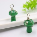 Pendentif champignon vert fait main avec enroulement en fil d'argent et texture cristal - Aventurine Verte Ton Argent