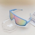 Sport zonnebril voor kinderen met lichtblauw montuur en regenboog verloop glazen - Roze-Geel-Groen Verloop Lens / Blauw