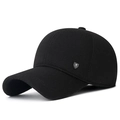 Herren Winter-Baseballkappe in Tiefschwarz mit Ohrenschutz und silbernem M-Logo - Schwarz