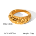 Dettaglio dell'anello a croissant in acciaio inossidabile con larghezza di 0,86cm e peso - Taglia 6 / Oro