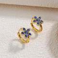 Créoles fleurs chic en acier inoxydable doré avec des pierres en cristal bleu vif - Bleu (YH501)