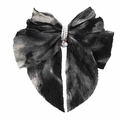 Dettaglio del fiocco per capelli in chiffon con sfumature d'inchiostro e perle - Sfumatura d'Inchiostro