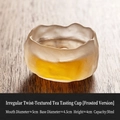 Tazza da tè giapponese in vetro smerigliato 50ml con trama irregolare e tè ambrato - Stile Smerigliato