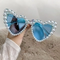 Occhiali da sole a cuore con lenti azzurre e decorazioni di perle bianche eleganti - Montatura Blu Trasparente Lente Blu