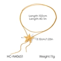 Vue détaillée du pendentif étoile dorée type bolo tie avec mesures de la chaîne - Style Étoile Texturée (HC-N40651)