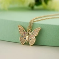 Collana a farfalla placcata oro con ciondolo in zircone colorato su supporto verde - 23418-Farfalla Colorata