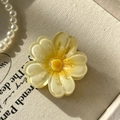 Pinza per capelli a forma di plumeria gialla in resina opaca dallo stile francese - 4cm / Giallo Prugna Lucido