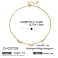 Detalle del collar de acero inoxidable con dijes de circonita y chapado en oro elegante - Acentos de Tres Piedras (JDN0307038)