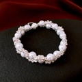 Vue détaillée de perles blanches et d'intercalaires en zircon sur support noir - Style perles d'espacement pavées d'argent (29#)