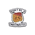 Creatieve emaille speld met een grappig wafelpersonage op een strakke witte achtergrond - QHXZ705/Wafel