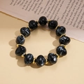 Dettaglio di perle in acrilico marmorizzato nero con distanziatori dorati in metallo - Bracciale / Nero