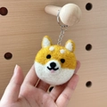 Handmade wool felt Shiba Inu head keychain with yellow and white fur and metal keyring - Shiba Inu Dog