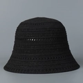 Gros plan sur le motif tricoté ajouré complexe et la texture d'un bob noir respirant - M(56-58cm) / Noir