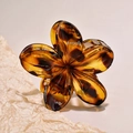 Retro amber tortoiseshell resin plumeria flower hair claw clip with 7cm grip - Yellow Leopard 8cm