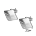 Détail macro d'un clou d'oreille géométrique de 10mm avec boucle pour bijoux DIY - 10x10mm/Couleur Acier/Carré