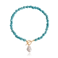 Collana di perline turchesi con ciondolo in perla barocca e chiusura a T dorata - Celeste