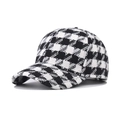 Dicke Baseballkappe mit Hahnentrittmuster aus schwarz-weißem Tweedstoff für den Herbst - Verstellbar / Schwarzes Gitter