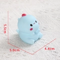 Mini dinosauro giocattolo azzurro squishy con dimensioni di 5,5 cm di altezza e 5 cm di lunghezza - Mini Dinosauro Blu Chiaro