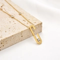 Collana minimalista in acciaio inossidabile oro 18K con ciondolo a C e cristalli chiari - Collana Oro