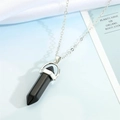 Polierter schwarzer Hexagonal-Kristallanhänger mit einer eleganten Silberkette - Obsidian