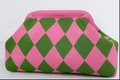 Borsa a nuvola in maglia rosa e verde con vivace motivo a rombi a contrasto - Borsa a mano in maglia / Modello Argyle rosa e verde