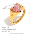 Detailansicht des herzförmigen Rings mit rosa Stein und 18K Vergoldungsmaßen - US 6 / Rosa Bruchstein Herz Ring-Gold Rosa-Größe 6
