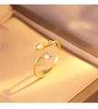 Detalle de anillo de tulipán dorado con microincrustaciones brillantes en caja de regalo - Abierto Ajustable / Micro Pave Tulipán / Dorado