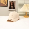 Gorra de béisbol beige ajustable con logo B bordado y detalle de Boston 1967 - Blanco Roto