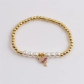 Détail du bracelet en perles dorées avec perles et pendentif flamant rose en cristal - CB0586 Flamant Rose Perle