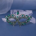 Lussuosa maschera da ballo argentata con strass verde smeraldo e filigrana a farfalla - Stile 3 / Verde