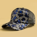 Blauwe en zilveren pailletten baseballpet met luipaardprint en zwart ademend mesh - M (56-58cm) / Blauw zilver zwart luipaard
