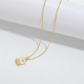 Collier à pendentif champignon avec émail blanc et vert et finition dorée - Style Géométrique Ovale