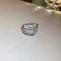 Détail de la bague vintage en forme de cœur avec zircons blancs scintillants - Cœur (9#) / Argent