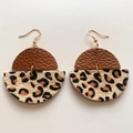 Boucles d'oreilles classiques léopard en cuir véritable avec crochets en métal doré - Style d'Épissage Demi-rond Imprimé Léopard (21)