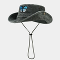 Détail d'un chapeau de randonnée en denim gris avec broderie papillon et cordon réglable - Taille unique / Vert Militaire