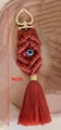 Portachiavi macramè bohémien rosso ruggine con occhio blu e chiusura a cuore dorata, lungo 16cm - Rosso / 16cm