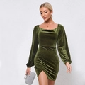 Vestido ajustado de terciopelo verde oliva con escote cuadrado y abertura lateral - S / Verde Oscuro