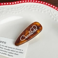 Barrette en acétate écaille de tortue avec texte Goodluck et motif cœur - 5.7cm / Écaille de Tortue Rouge