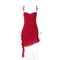 Détail de la robe rouge moulante avec paillettes et ourlet à volants asymétriques - S / Rouge