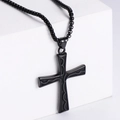Retro Keltisch kruis hanger ketting van zwart roestvrij staal op witte voet - Met ketting / Zwart