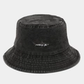 Detalle del bordado de tiburón en gorro de pescador denim gris con ojales metálicos - M (56-58cm) / Negro