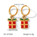 Détail de boucles d'oreilles de Noël dorées avec pendentif cadeau rouge et vert et taille - Style Boîte Cadeau de Noël (HC-E11024)