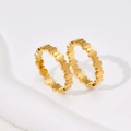 Minimalist golden titanium steel rings with a continuous circular disk chain design - Gold / US 7