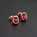Détails de boucles d'oreilles en rubis rectangulaire avec bordure en or rose - Or rose pierre rouge