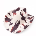 Détail rapproché d'un chapeau de cowboy imprimé vache avec texture en feutre - M (56-58cm) / Imprimé Vache Beige
