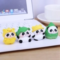 Set di 4 graziose figurine di panda in resina per scrivania e decorazione d'auto - Collezione Panda Lele (Impermeabile/Foglia di Loto/Cappello Giallo/Germoglio di Bambù)