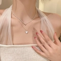Elegante collana a doppio strato con perle delicate e ciondolo a cuore in conchiglia d'oro - Collana a cuore in conchiglia a doppio strato