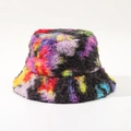 Dettaglio del tessuto in ecopelliccia tie-dye colorata di un cappello invernale - M (56-58cm) / Colore 3 (Tie-dye Rosso Viola Giallo Blu)
