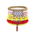 Detalle de pulseras coloridas para maestros con dijes de manzana y cuentas de alfabeto - Mezcla Rojo Amarillo Blanco Oro Rosa-BEST TEACH EVER